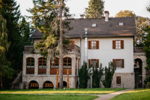 Szállás a Malomerdő Panzióban. A Vadászkastély